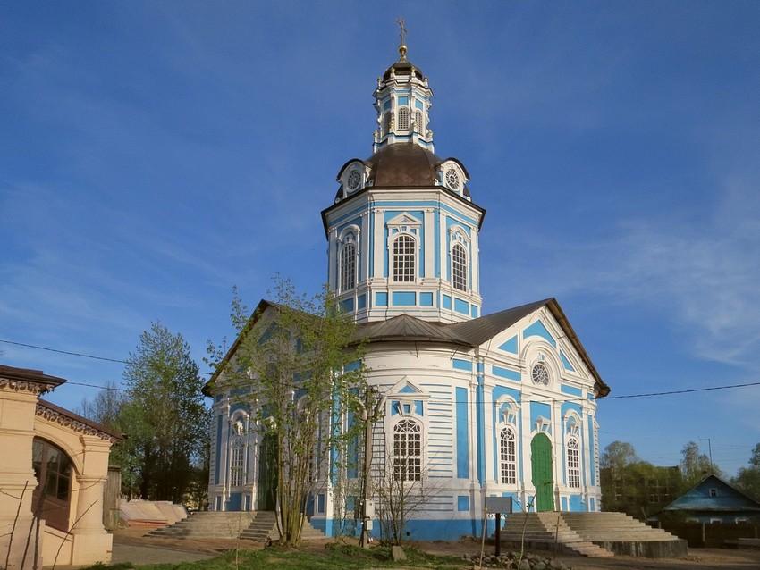 Торопец. Тихоновский женский монастырь. Церковь Покрова Пресвятой Богородицы. фасады