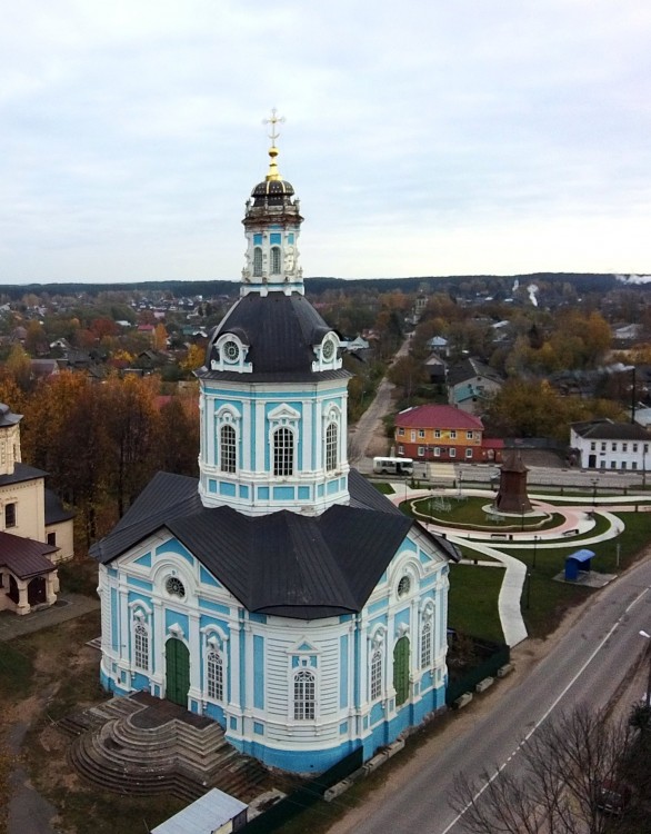 Торопец. Тихоновский женский монастырь. Церковь Покрова Пресвятой Богородицы. фасады