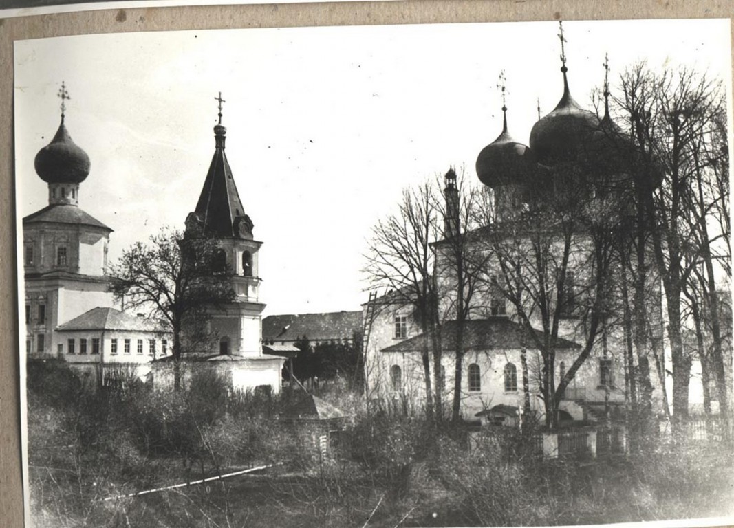 Успенский Жёлтиков мужской монастырь, Тверь (Тверь, город, Тверская область). архивная фотография, Слева направо: Алексеевская церковь, соборная колокольня, настоятельский корпус, Успенский собор.(из коллекции А.Н.Семенова)  