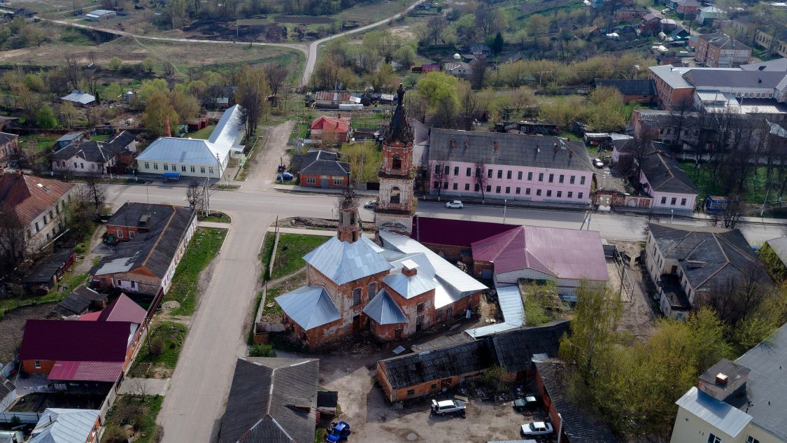 Белёв. Церковь Покрова Пресвятой Богородицы. общий вид в ландшафте