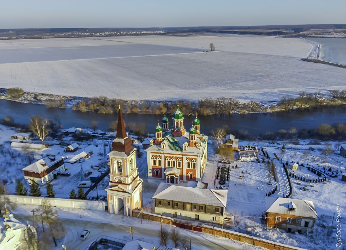 Крестовоздвиженский монастырь, Белёв (Белёвский район, Тульская область). общий вид в ландшафте, Вид с юго-запада
