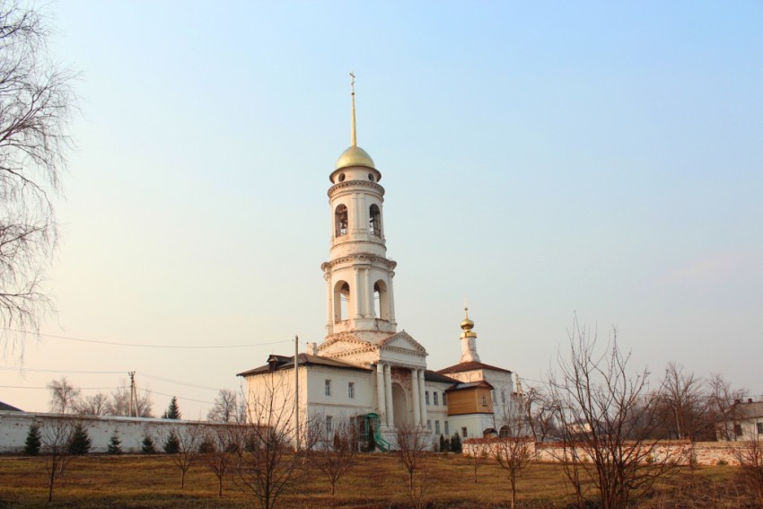 Спасо-Преображенский монастырь, Белёв (Белёвский район, Тульская область). общий вид в ландшафте, Вид с юго-востока