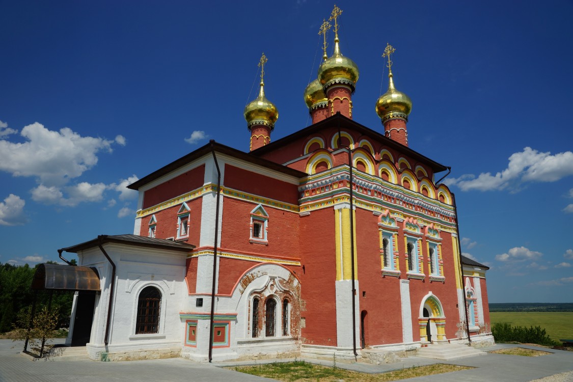 Белёв. Спасо-Преображенский монастырь. Собор Спаса Преображения. фасады