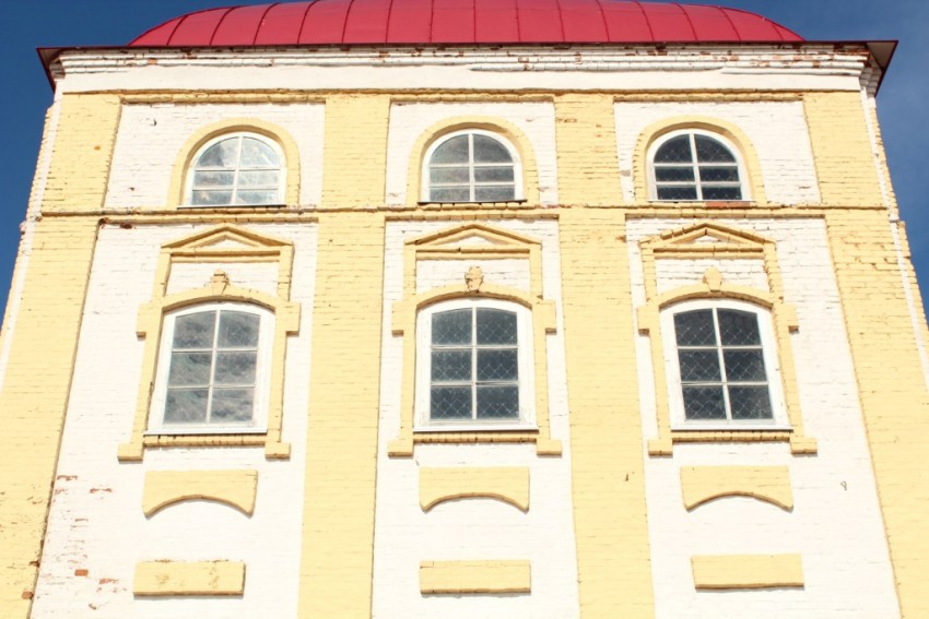 Церковь Афанасия и Кирилла, Патриархов Александрийских, Болхов (Болховский район, Орловская область). архитектурные детали, Фрагмент южного фасада храма