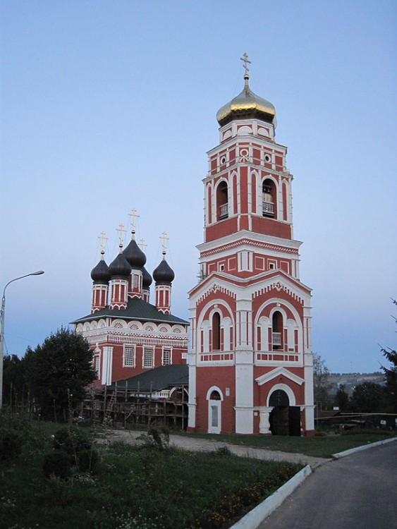 Болхов. Церковь Троицы Живоначальной. фасады