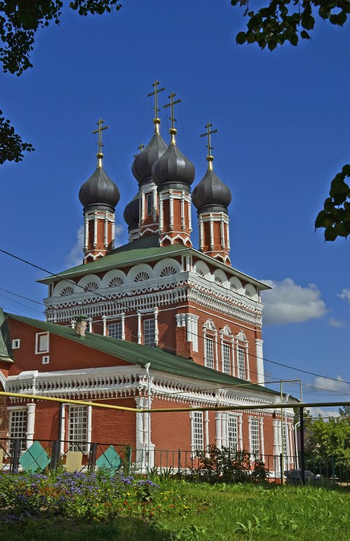 Болхов. Церковь Троицы Живоначальной. фасады