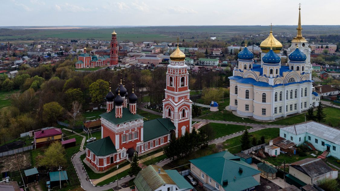 Церковь Троицы Живоначальной, Болхов (Болховский район, Орловская область). общий вид в ландшафте