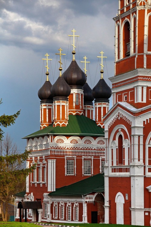 Болхов. Церковь Троицы Живоначальной. фасады