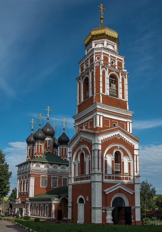 Болхов. Церковь Троицы Живоначальной. фасады