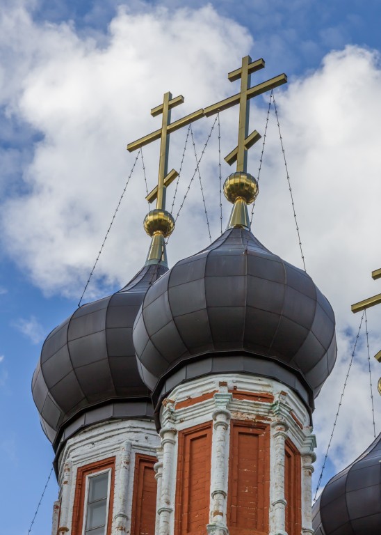 Церковь Троицы Живоначальной, Болхов (Болховский район, Орловская область). архитектурные детали, Завершения