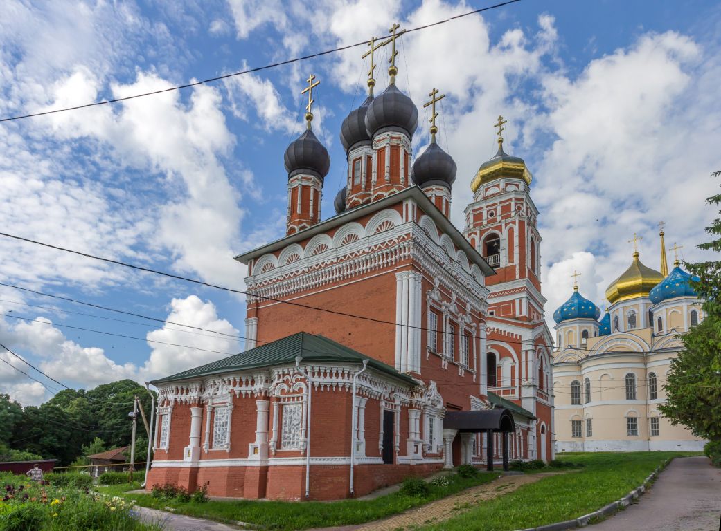 Церковь Троицы Живоначальной, Болхов (Болховский район, Орловская область). фасады, Вид с северо-востока