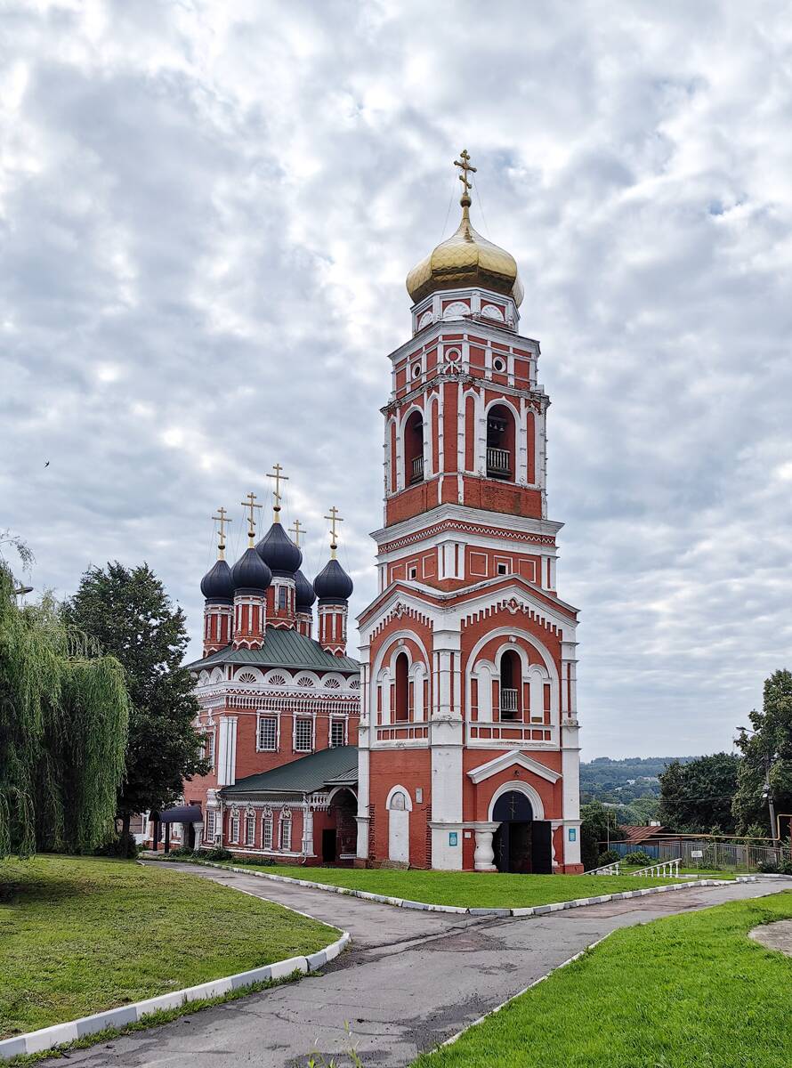 Церковь Троицы Живоначальной, Болхов (Болховский район, Орловская область). фасады