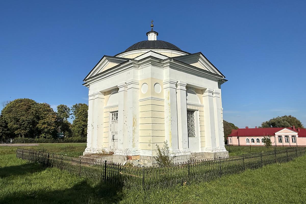 фасады. Часовня-усыпальница И. И. Лутовинова, Спасское-Лутовиново (Мценский район и г. Мценск, Орловская область)