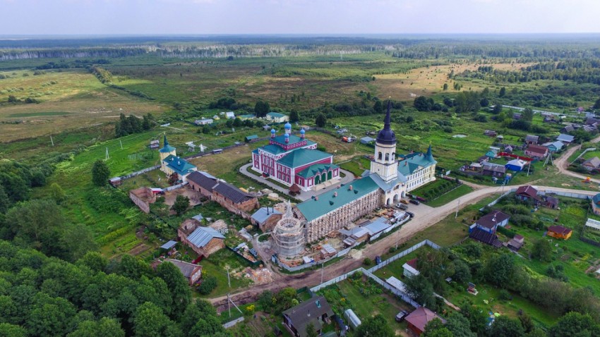Радовицы. Николо-Радовицкий монастырь. общий вид в ландшафте
