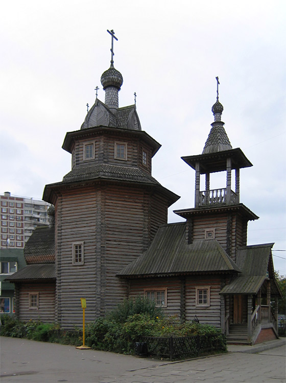 Храм-часовня Владимира, митрополита Киевского в Свиблове, Свиблово (Северо-Восточный административный округ (СВАО), г. Москва). общий вид в ландшафте, 		      
