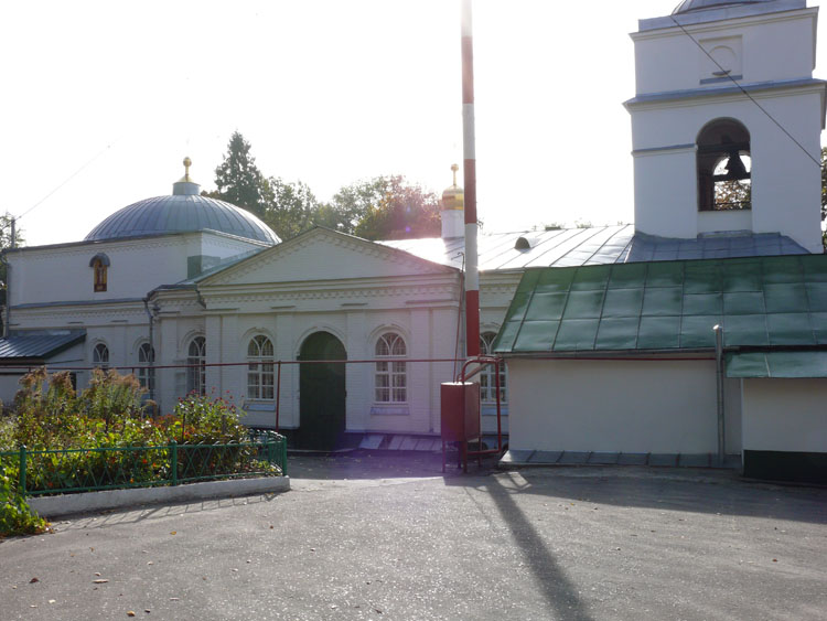 Церковь Митрофана Воронежского, Пенза (Пенза, город, Пензенская область). фасады, фотография не самая удачная, было слишком солнечно. обязательно сделаю новую и заменю.