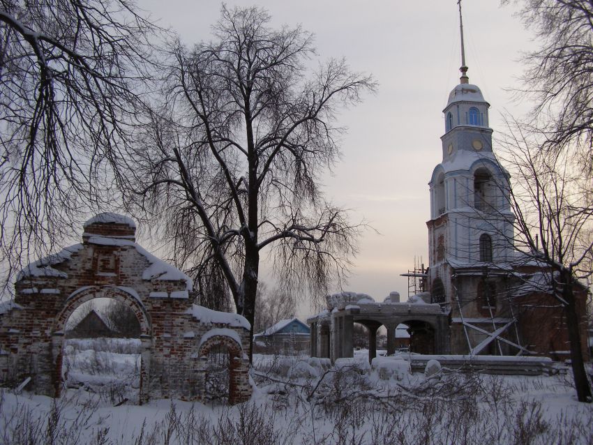 Церковь Благовещения Пресвятой Богородицы, Семигорье (Вичугский район, Ивановская область). общий вид в ландшафте, Ворота остались только с северной стороны.
