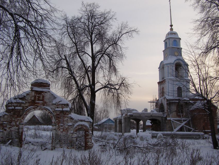 Семигорье. Церковь Благовещения Пресвятой Богородицы. общий вид в ландшафте, Ворота остались только с северной стороны.