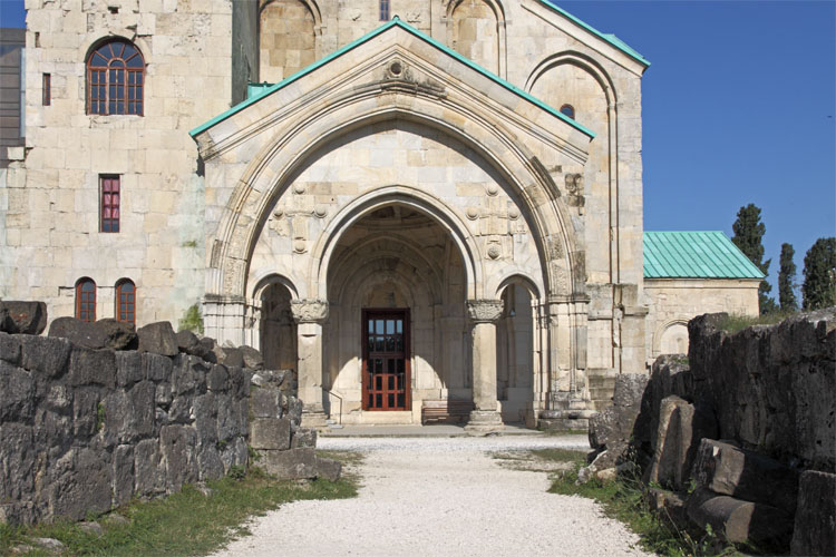 Собор Успения Пресвятой Богородицы (Баграти), Кутаиси (Имеретия, Грузия). архитектурные детали, Портик