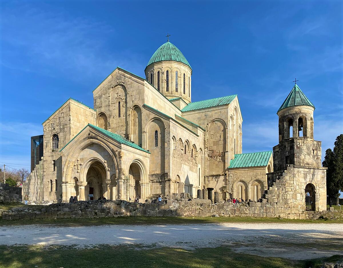 Собор Успения Пресвятой Богородицы (Баграти), Кутаиси (Имеретия, Грузия). фасады, Вид с юго-запада