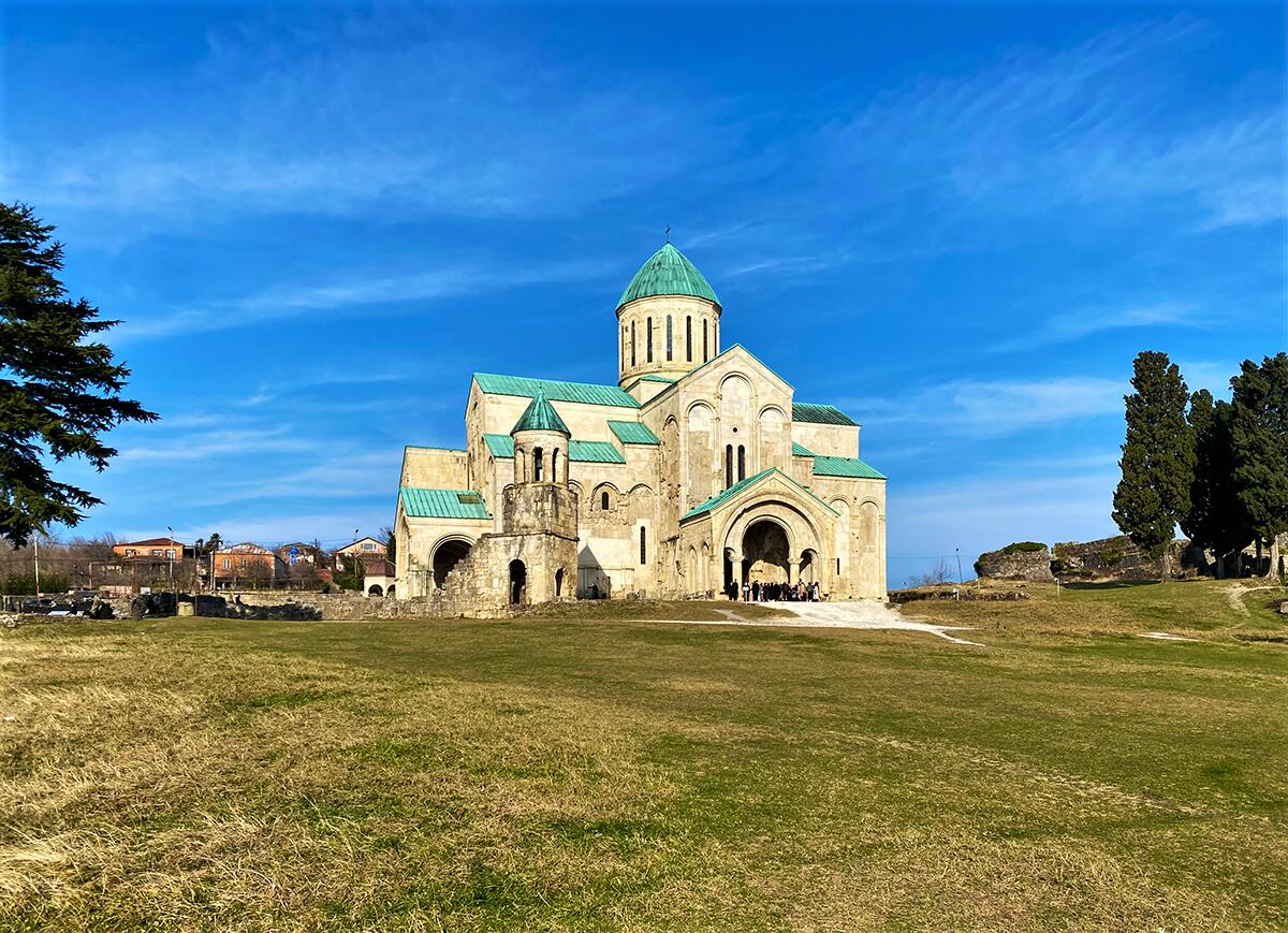 Собор Успения Пресвятой Богородицы (Баграти), Кутаиси (Имеретия, Грузия). фасады, Общий вид с юга