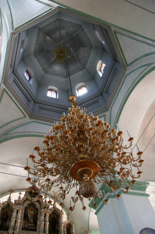 Мордово. Церковь Михаила Архангела. интерьер и убранство, купол изнутри и люстра