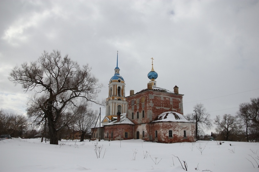 Церковь Смоленской иконы Божией Матери, Ильинское (Кимрский район и г. Кимры, Тверская область). общий вид в ландшафте