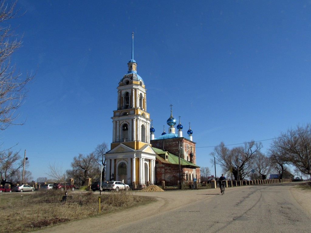 Церковь Смоленской иконы Божией Матери, Ильинское (Кимрский район и г. Кимры, Тверская область). общий вид в ландшафте