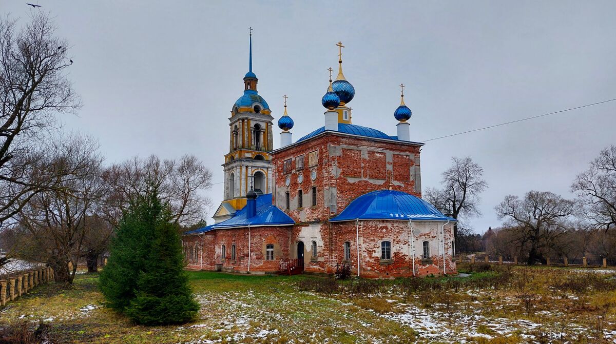 Церковь Смоленской иконы Божией Матери, Ильинское (Кимрский район и г. Кимры, Тверская область). общий вид в ландшафте