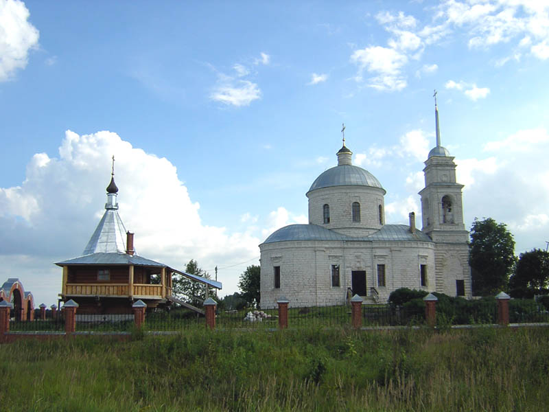 Ушаковские Горки. Церковь Николая Чудотворца. общий вид в ландшафте