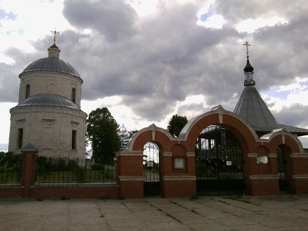 Церковь Николая Чудотворца, Ушаковские Горки (Старицкий район, Тверская область). общий вид в ландшафте