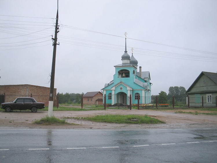 Пустошка. Церковь Сергия Радонежского. общий вид в ландшафте, Вид церкви со стороны шоссе М20