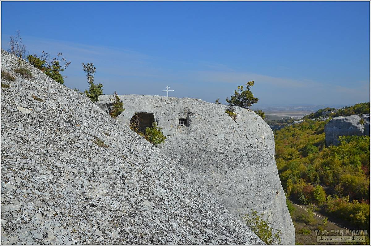 общий вид в ландшафте. Неизвестная церковь, Черкес-Кермен, урочище (Бахчисарайский район, Республика Крым)