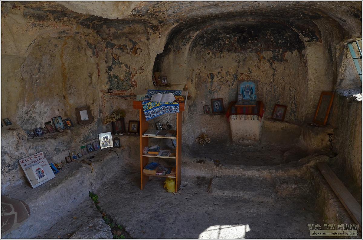 интерьер и убранство. Неизвестная церковь, Черкес-Кермен, урочище (Бахчисарайский район, Республика Крым)