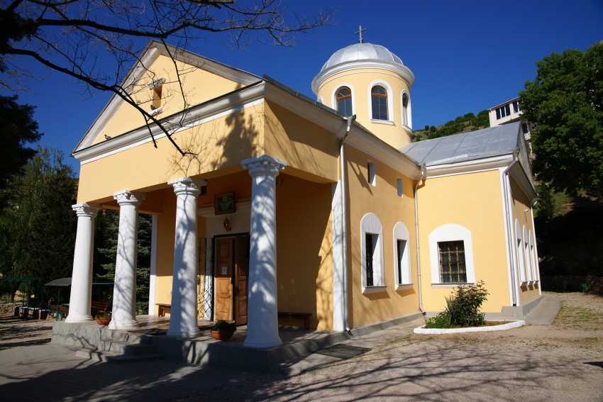 Балаклава. Церковь Двенадцати апостолов (Николая Чудотворца). фасады