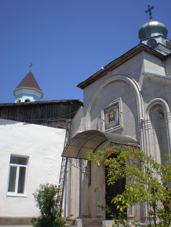 Гаспра. Церковь Нины равноапостольной в бывшем имении Харакс. фасады