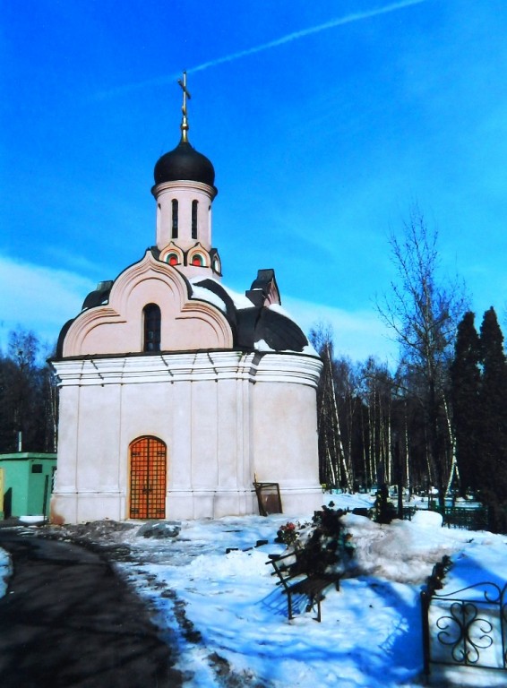 Храм-часовня Ксении Петербургской на Лианозовском кладбище, Лианозовское кладбище (Мытищинский городской округ и гг. Долгопрудный, Лобня, Московская область). фасады