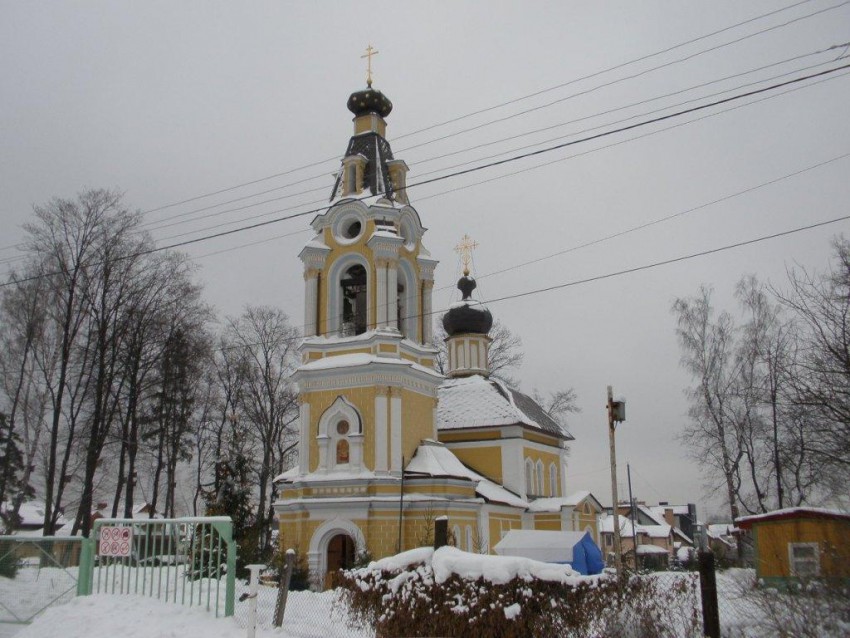 Церковь Успения Пресвятой Богородицы в Архангельском-Тюрикове, Северный (Северо-Восточный административный округ (СВАО), г. Москва). общий вид в ландшафте, Вид с запада
