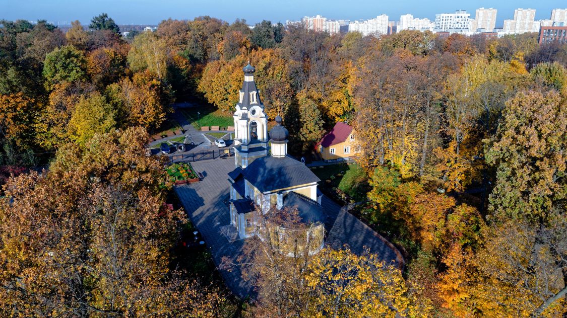 Церковь Успения Пресвятой Богородицы в Архангельском-Тюрикове, Северный (Северо-Восточный административный округ (СВАО), г. Москва). общий вид в ландшафте