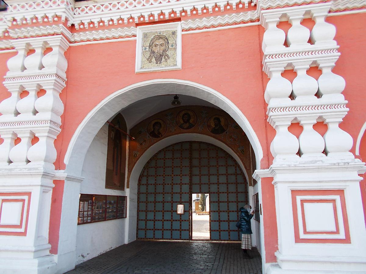 архитектурные детали. Данилов мужской монастырь. Надвратная церковь Симеона Столпника, Даниловский (Южный административный округ (ЮАО), г. Москва)