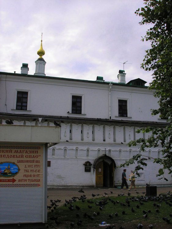 Данилов мужской монастырь.Церковь Серафима Саровского, Даниловский (Южный административный округ (ЮАО), г. Москва). общий вид в ландшафте, Церковь Серафима Саровского в Свято-Даниловом монастыре