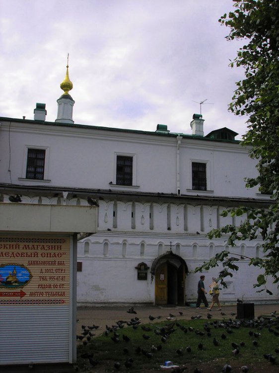 Даниловский. Данилов мужской монастырь.Церковь Серафима Саровского. общий вид в ландшафте, Церковь Серафима Саровского в Свято-Даниловом монастыре