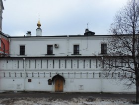 Москва. Данилов мужской монастырь.Церковь Серафима Саровского