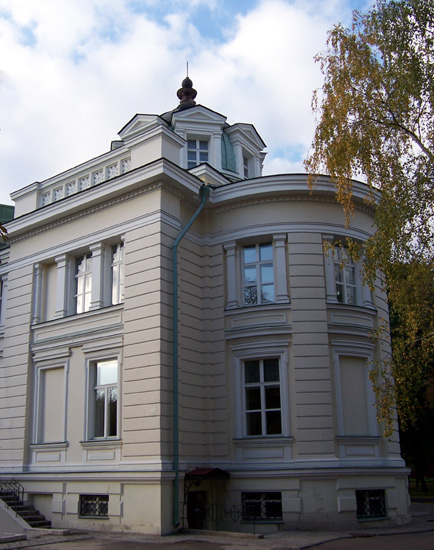 Домовая церковь Покрова Пресвятой Богородицы при бывшем Доме призрения бедными имени Т.Г. Гурьевой, Даниловский (Южный административный округ (ЮАО), г. Москва). фасады