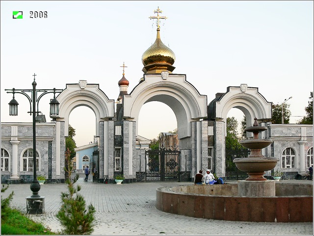 Кафедральный собор Успения Пресвятой Богородицы, Ташкент (Узбекистан, Прочие страны). дополнительная информация, Центральные западные ворота ограды