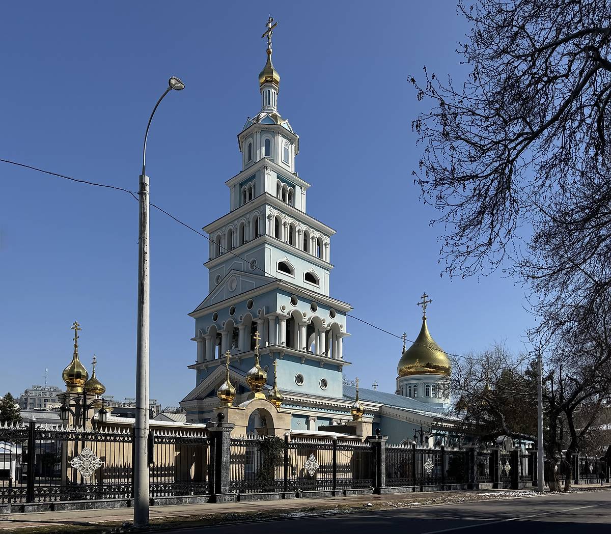 Вид с запада, фасады. Кафедральный собор Успения Пресвятой Богородицы, Ташкент (Узбекистан, Прочие страны)