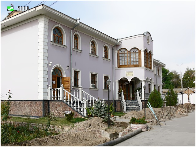 Ташкент. Троице-Никольский женский монастырь. фасады, Иконная лавка, административный корпус