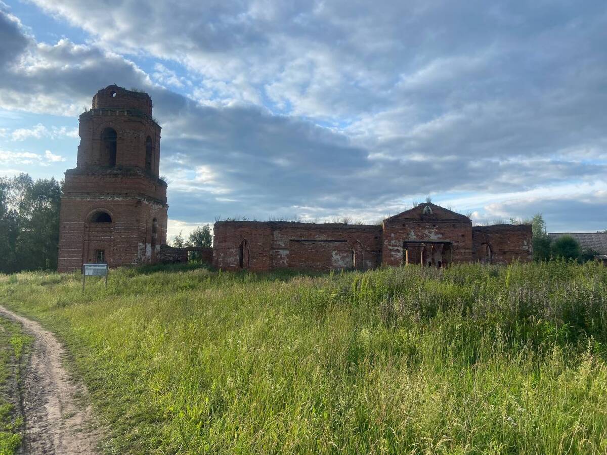 Церковь Георгия Победоносца, Пришня (Щёкинский район, Тульская область). общий вид в ландшафте