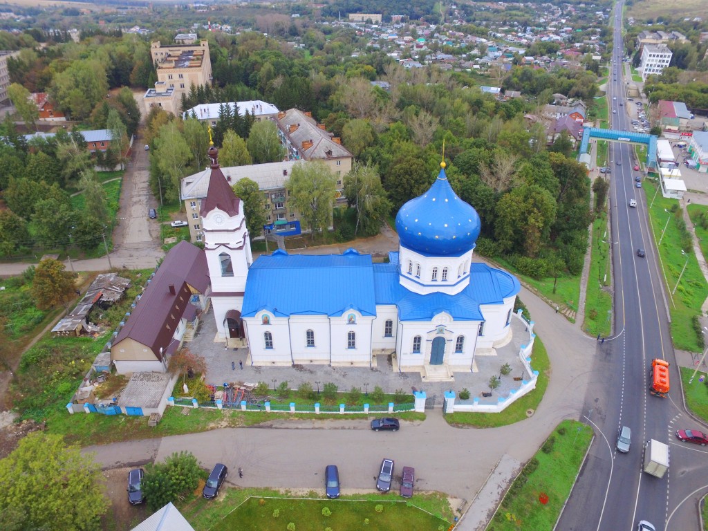 Плавск. Церковь Сергия Радонежского. общий вид в ландшафте, Вид с юга, фото с квадрокоптера.