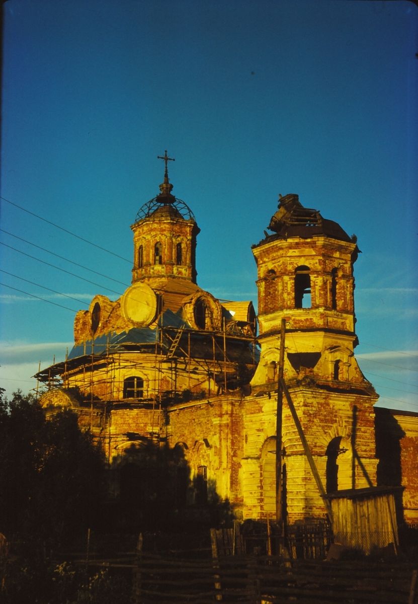 Церковь Воскресения Христова, Роща (Тарусский район, Калужская область). фасады